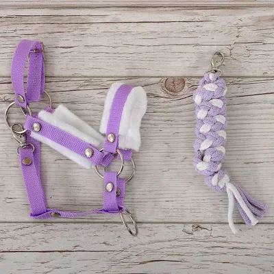 Obrázek produktu pro Hobby Horse set: A3 ohlávka s bílou kožešinou + šňůrkový úvaz - bílá a fialová barva