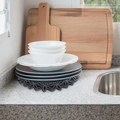 Produktbild von Unyqoos® Silikon-Untersetzer 3er-Set (rund, schwarz) – 100% Platinsilikon, hitzebeständig -105°F bis 446°F, 7\" x 7\" Dicke .25\" – Topflappen & Untersetzer