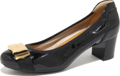 Imagen del producto de 8247N: Zapatillas de ballet para mujer, marca Hogan, con acabado en pintura y hebilla dorada