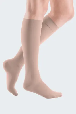 Produktbild von mediven elegance Kompressionsstrumpf AD, offene Fußspitze, Kl.2>>>>Farbe: cashmere Gr. IV