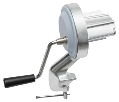 Immagine prodotto di Macchina per pasta manuale - Macchina per pasta con manovella - Morsetto da tavolo fino a 5 cm - Estrusore per spaghetti e maccheroni - Ideale per preparare fusilli fatti in casa - Realizzata in lega di alluminio - Colore: argento