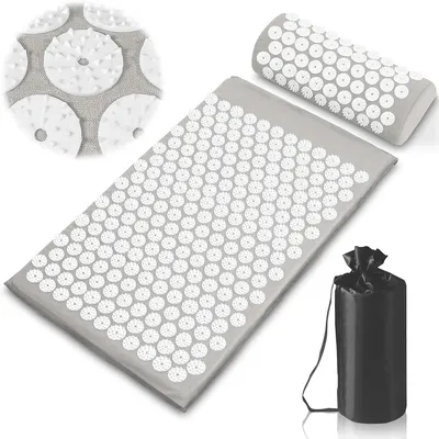 Produktbild von Shiatsu-Massagematte (beige), inklusive Kissen, Handtuch und Aufbewahrungstasche, zur Massage und Entspannung des Rückens und der Halswirbelsäule.