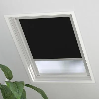 Produktbild von Dachfenster Verdunkelungsrollo geeignet für Velux Fenstergröße CK04 schwarz 38,3x79,5 cm