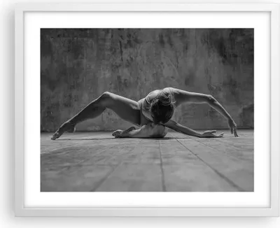 Produktbild von Gerahmtes Poster - Weißer Rahmen - Tanz Schwarzweiß Frau - 50x40 cm - Wand Bild - Wanddeko - Wandbilder - Kunstposter - Wandposter - Bilderrahmen - Bilder - Kunstdruck - Wandbild - P2WAA50x40-4352