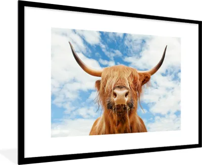Produktbild von MuchoWow® Gerahmtes Poster Schottischer Highlander - Kuhkopf - Hörner 90x60 cm - Poster mit Schwarzem Bilderrahmen Wandposter Rahmen Foto Bilder - Wanddekoration - Fotos