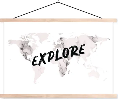 Produktbild von MuchoWow® Textilposter Weltkarte - Marmor - Zitat 60x40 cm mit holzfarbenen Rahmen - Bilder