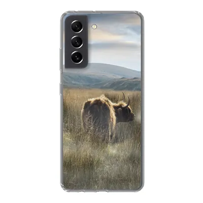 Produktbild von MuchoWow® Handyhülle Schutzhülle Hülle für Samsung Galaxy S21 FE Schottische Highlander - Nebel - Gras Silikon Softcase Handy Hülle - Mobiltelefonhülle