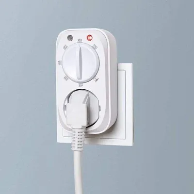 Immagine prodotto di Temporizzatore bianco con regolazione manuale - ideale per l'illuminazione domestica.