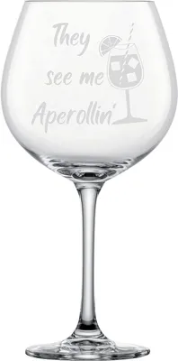 Produktbild von Schott Zwiesel XXL Cocktailglas 814ml mit Gravur They see me Aperollin ' - witzige Geschenkidee für Aperol Spritz Liebhaber, Geburtstag, Freundin, Freund, Schwester, Frau (Aperol, Aperollin' 2)