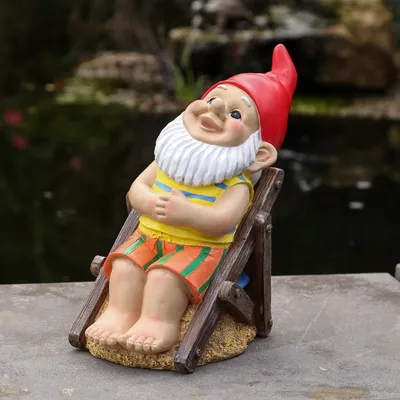 Produktbild von Gartenzwerg BERT - Zwerg im Liegestuhl - Gartenfigur - Polyresin - H: 21cm - bunt
