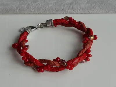 Immagine prodotto di Bracciale Rosso Con Fascia Intrecciata E Cristallo