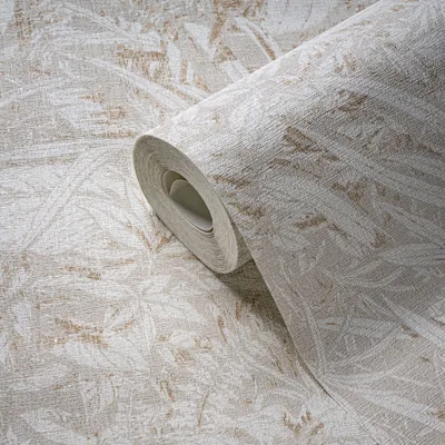 Produktbild von Tapete in Dschungeloptik Beige Gold – Vliestapete mit Palmenstruktur matt livingwalls (KG-174762)