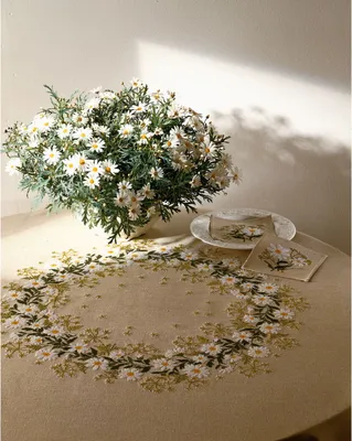 Produktbild von Eva Rosenstand Tischdecke Kreuzstich Set "Grosses Masslieb", Zählmuster, 130x130cm