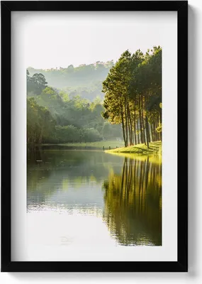 Produktbild von Grüne Flusslandschaft– Wandbild mit Rahmen – Gerahmtes Bild  – Wanddekoration – 40x60 cm –  Schwarz