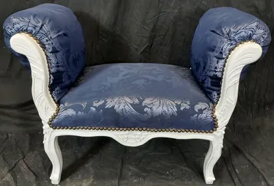 Produktbild von Casa Padrino Barock Schemel Lila Muster / Weiß - Handgefertigter Antik Stil Hocker - Barockstil Hocker - Wohnzimmer Möbel im Barockstil - Barockstil Möbel - Barock Möbel - Barock Einrichtung