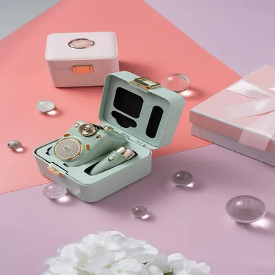 Produktbild von DIVOOM Fairy-OK BT Lautsprecher mit Mikro grün