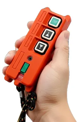 Obrázok produktu pre Priemyselné bezdrôtové diaľkové ovládanie, vodotesné (IP65), dosah ovládania 100 metrov, napätie 220 V, materiál ABS, ovládanie pomocou tlačidiel