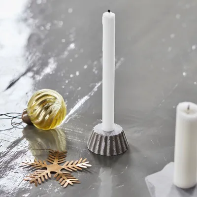 Produktbild von House Doctor Kerzenständer MOLD BAKE S Grau