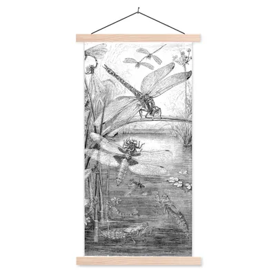 Produktbild von MuchoWow® Textilposter Eine schwarz-weiße Illustration einiger Libellen 40x80 cm mit holzfarbenen Rahmen - Wohnzimmer