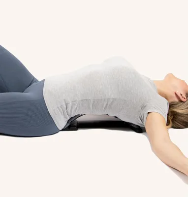 Produktbild von SWEDISH POSTURE Back Stretch Pro Grauer Textilbezug