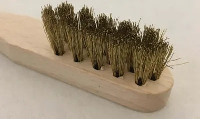 Produktbild von Minibürste Messing auf Holz-Stiel 15cm Drahtbürste