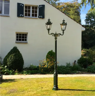 Produktbild von Zweiköpfige Eingangslampe - Aussenlampe Gartenbeleuchtungen Wegelampe - H.294 cm