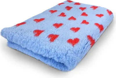 Produktbild von Vet Bed Hundedecke mit Antirutschbeschichtung blau mit fuchsia Herzen 150 x 100 cm