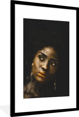 Produktbild von MuchoWow® MuchoWow® Gerahmtes Poster Frauen - Ohrringe - Lehm 60x90 cm - Poster mit zchwarzem Bilderrahmen - Dekoration - Wandposter Wohnzimmer - Hochwertig