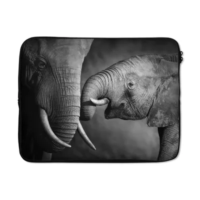 Produktbild von MuchoWow® Laptop Hülle 15 Zoll Wildtiere - Elefant - Schwarz - Weiß - Porträt Laptoptasche - Laptoptasche - Sleeve - Rundum-Schutz