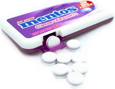 Produktbild von Mentos Clean Breath Pastillen 21g Mentos Pfefferminzbonbons Beeren-Minze