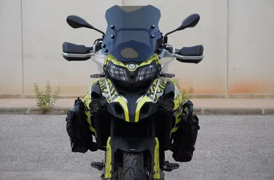 Obrázek produktu pro Vyměnitelné tmavě tónované čelní sklo ISOTTA 430x436mm pro BENELLI trk 502