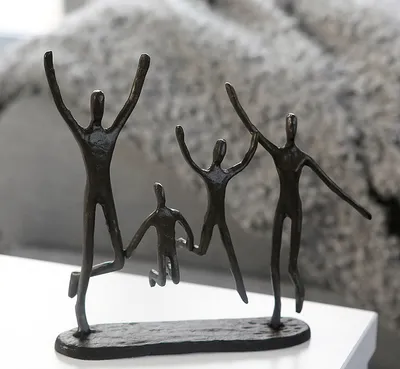 Produktbild von Casablanca Design Skulptur Jumping Gußeisen brüniert 22 cm Familie Freude Figur Deko 74572