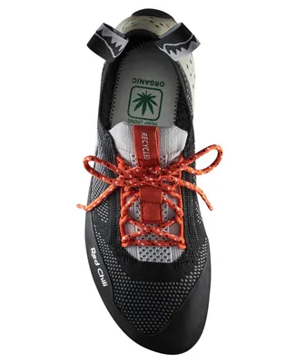 Ventic Air Lace II Kletterschuhe von RedChili; schwarz mit orangefarbenen Schnürsenkeln; Obermaterial mit atmungsaktiven Einsätzen.