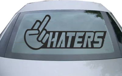 Produktbild von Indigos UG - Aufkleber Heckscheibe & Motorklappe DE2186 - schwarz - 600x257 mm - Haters - Auto Scheiben Fenster Heckklappe Tuning Racing JDM - Die cut