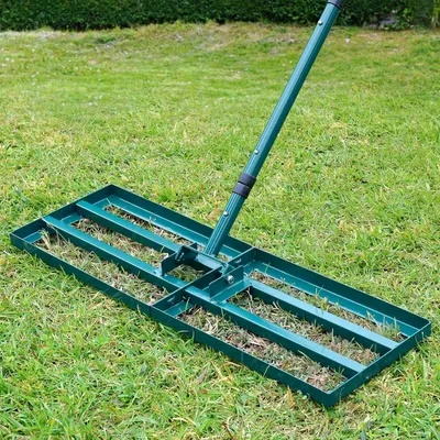 Zdjęcie produktu dla Signstek Grabie do trawnika stalowe 76x25cm z regulowanym uchwytem
