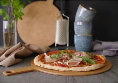Produktbild von HENDI Pizzabrett mit Griff 305x405x6 mm Holzfasern