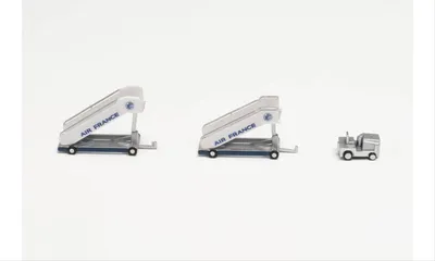 Fluggasttreppe mit Traktor, 2-teilig, Kunststoff, mehrfarbig, Modellbau