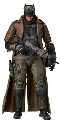 Zdjęcie produktu dla Figurka DC Comics MAFEX: Knightmare Batman z serii „Liga Sprawiedliwości Snydera”, wersja 16 cm
