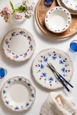 Productafbeelding van Hermia Concept, hoogwaardige diner set bestaande uit 24 delen, gemaakt van 100% porselein | 6 serveerplaten (26x26 cm), 6 dinersbordjes (22x22 cm), 6 dessertborden (21x21 cm), 6 kommen (16x16 cm) | Geschikt voor de vaatwasser en magnetron, ideaal voor elke gelegenheid.