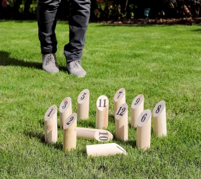 Produktbild von Finn Kubb Wurfspiel Holzspielzeug 12 Spielhölzer 1 Wurfholz 3-6 Personen 66144
