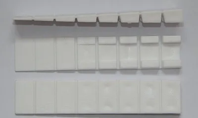 Produktbild von 50 Möbelkeile aus Kunststoff, 7 Sollbruchstellen, Weiß