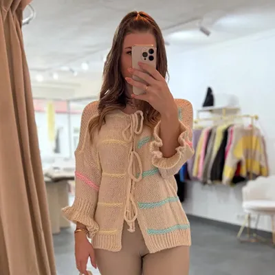Produktbild von Cardigan mit bunten Streifen Strickjacke Damen „Luisa“ Creme mit Rosa, gelb, hellblauen Streifen, Onesize (XS-XL), für Frauen Langarm Grobstrickjacke