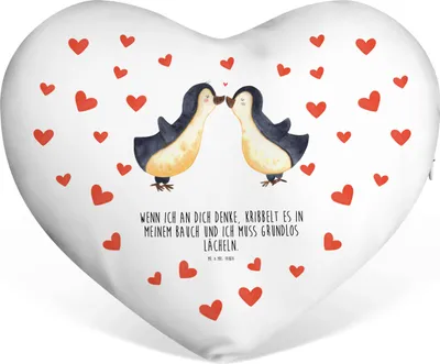 Produktbild von Mr. & Mrs. Panda Sofakissen Pinguine Kuss - Weiß - Geschenk, Freundin, für, dekoartikel, Hochzeitstag, Liebe Kissen, Liebeskissen, Mitbringsel, Valentinstag, Herzkissen