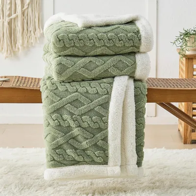 Produktbild von Beschwerte Sherpa-Tagesdecke 150×200 cm, grün, doppelseitiger 3D-Zopfstoff, warme Tagesdecke