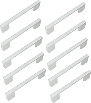 Image de lot de 10 poignées de meubles Svelto en aluminium, 96 mm en argent - des ferrures de cuisine et de meubles élégantes et fonctionnelles avec une finition mate.