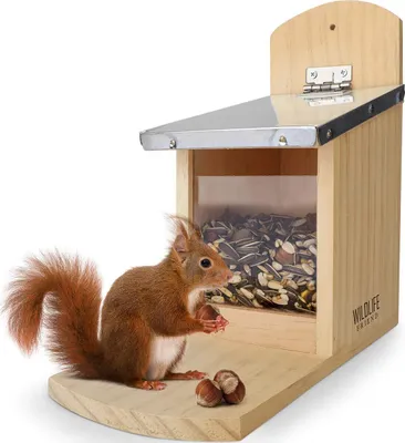 Image de WILDLIFE FRIEND Mangeoire pour écureuils avec toit métallique en bois massif,Résistant aux intempéries, station d'alimentation pour nourrir les écureuils,