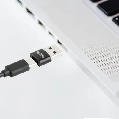 Image de Adaptateur - Type-C / USB-A - 2,4 A - 5 V, Image générée par une IA