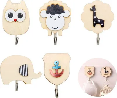 Produktbild von Unyqoos® Kleiderhaken für Kinder 5er-Set – selbstklebende Wandhaken ohne Bohren, Holz-Design, Handtuchhalter & Kindergarderobe mit humorvollem Motiv