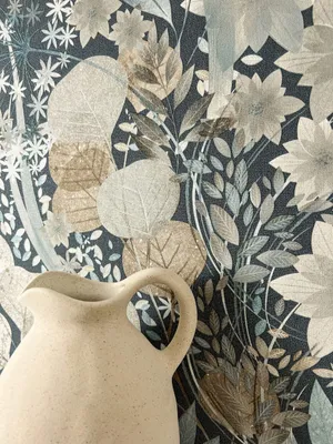 Produktbild von NEWROOM Tapete Amelle Dunkelblau Vliestapete - Natur Blumen Blätter  Germany
