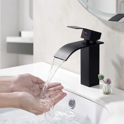 Produktbild von HOMELIVE Waschtisch Wasserhahn Schwarz Waschtischarmatur Einhebelmischer Mischbatterie Badezimmer mit Schlauch Badarmatur Schwarz Duscharmaturen